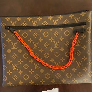 LV pouch